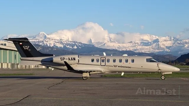 Learjet 75
