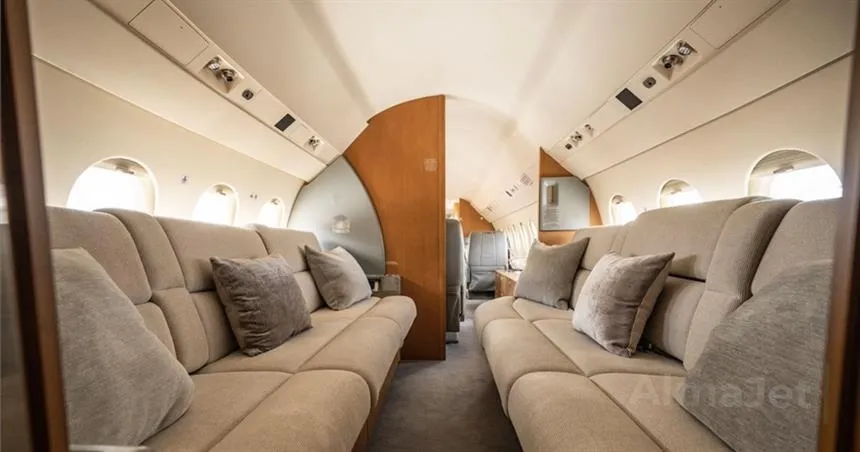 Falcon 900B