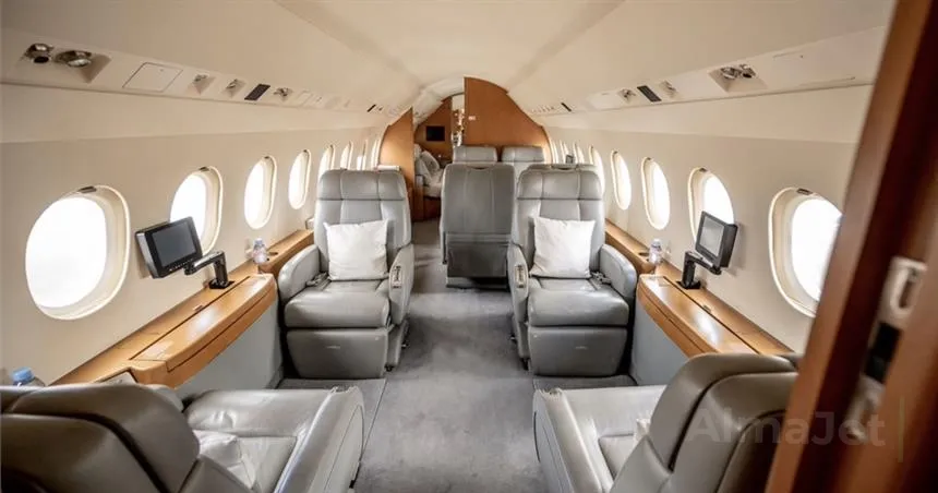 Falcon 900B