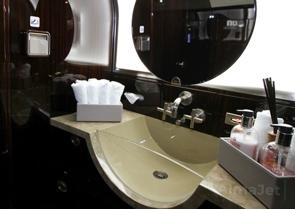 Challenger 300