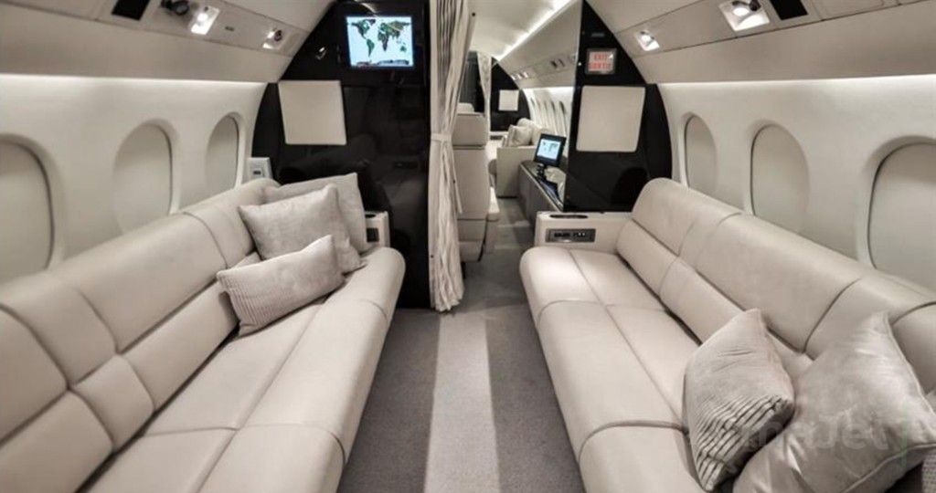 Falcon 900B
