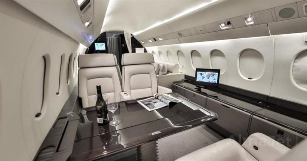 Falcon 900B