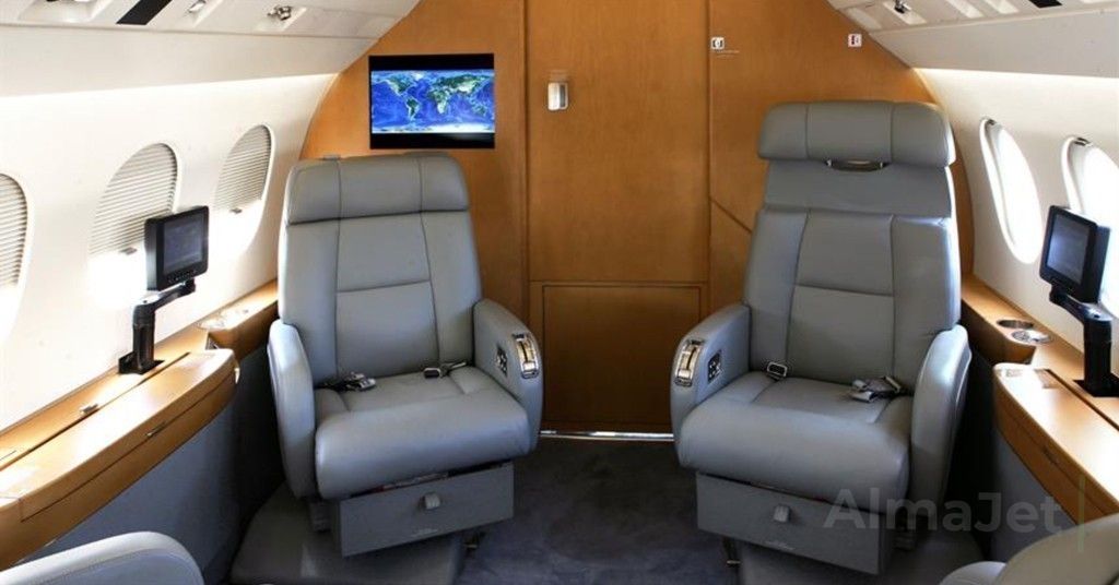Falcon 900B