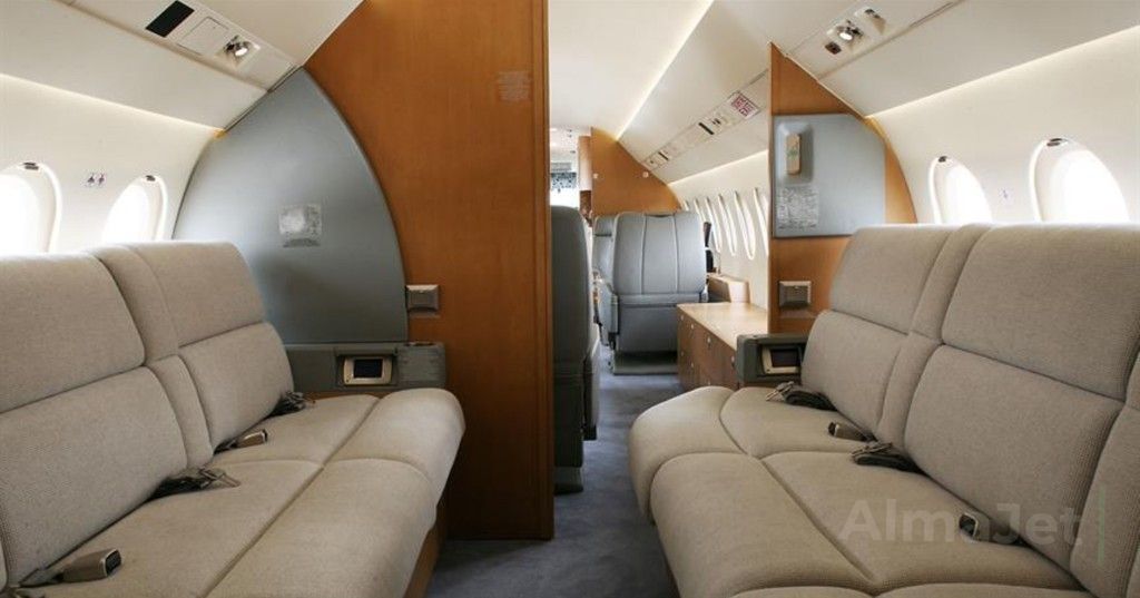 Falcon 900B