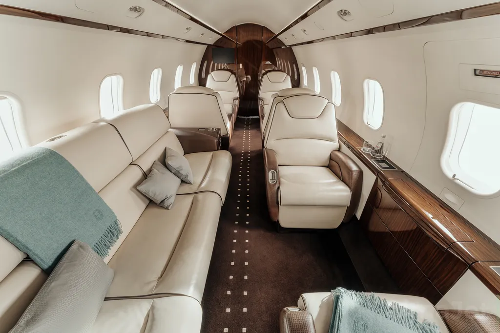 Challenger 300