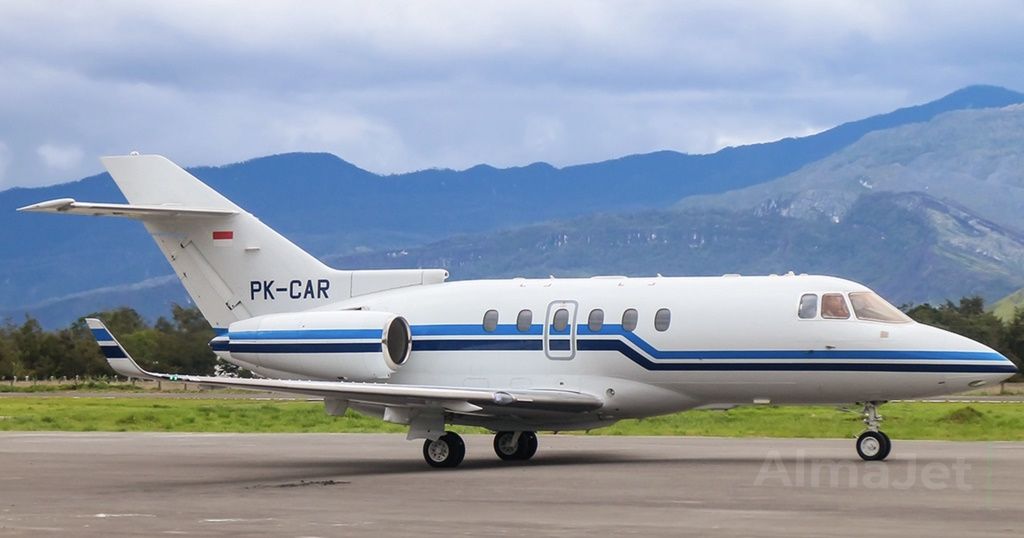 Hawker 900