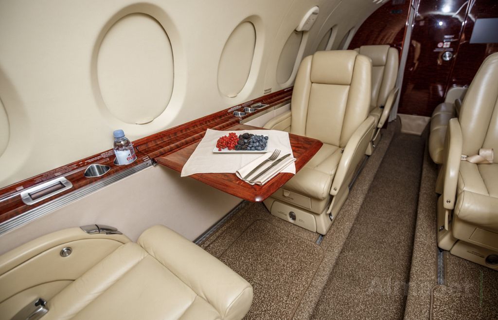 Hawker 750