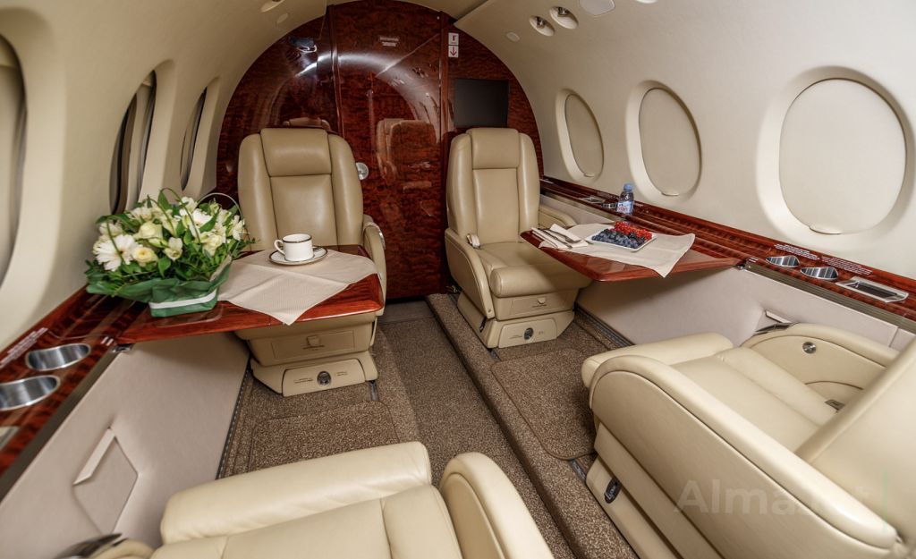Hawker 750