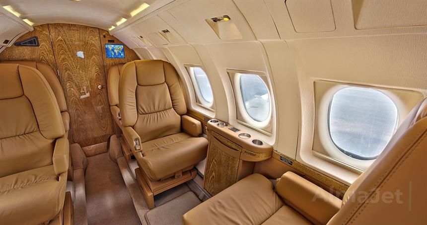 Hawker 700