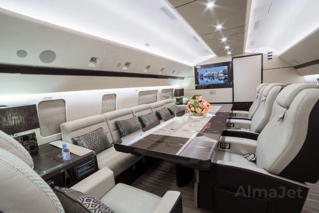 TU-204 VIP