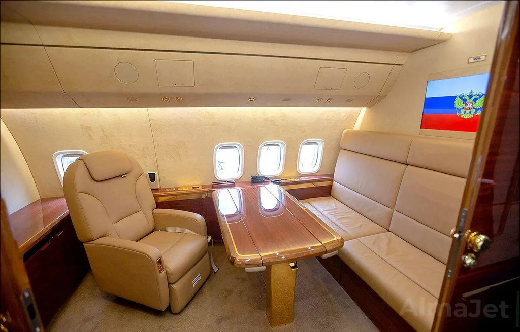 TU-204