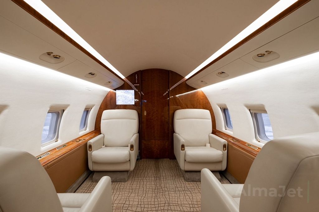 Challenger 604