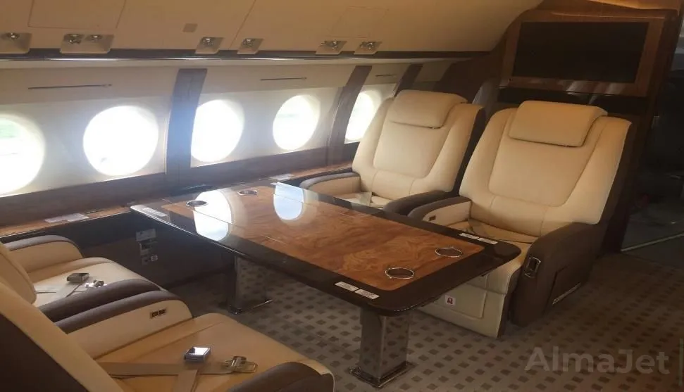 SSJ100 VIP