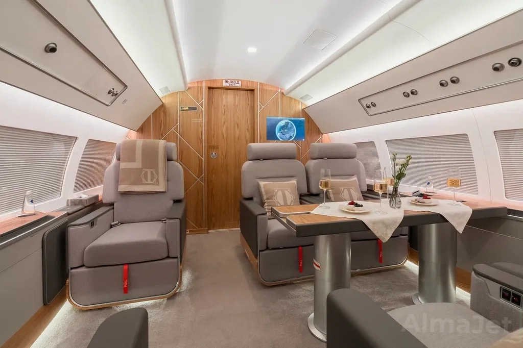 SSJ-100LR VIP