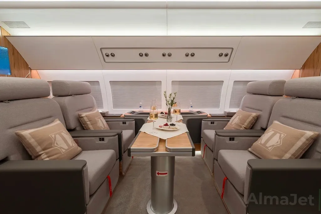 SSJ-100LR VIP