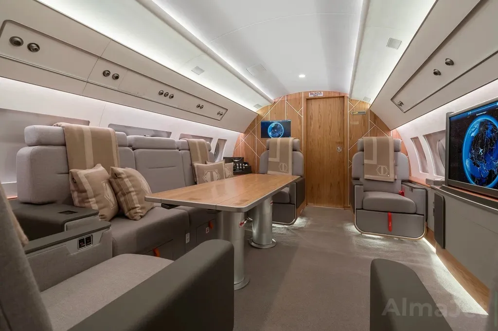 SSJ-100LR VIP