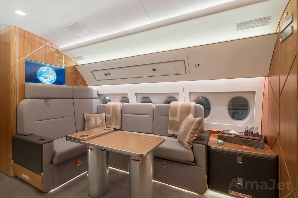 SSJ-100LR VIP