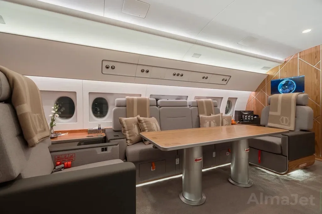 SSJ-100LR VIP