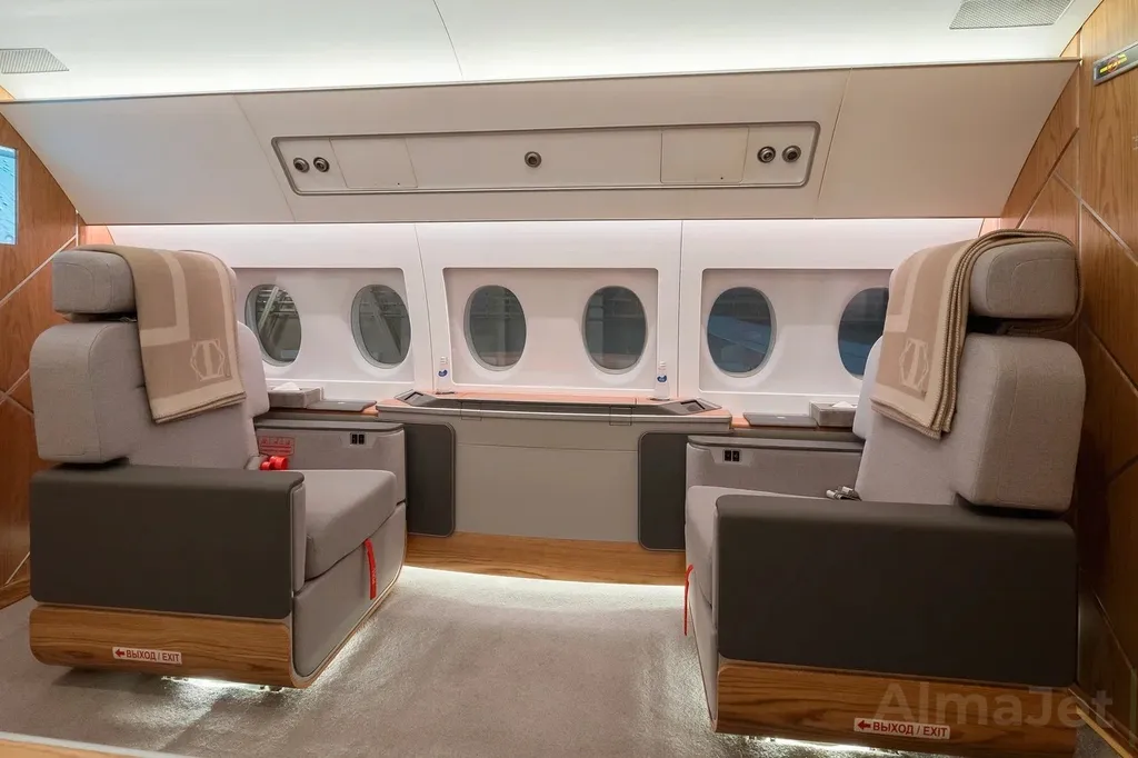 SSJ-100LR VIP