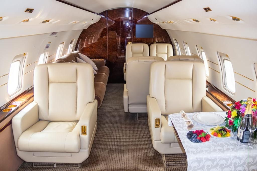 Challenger 604