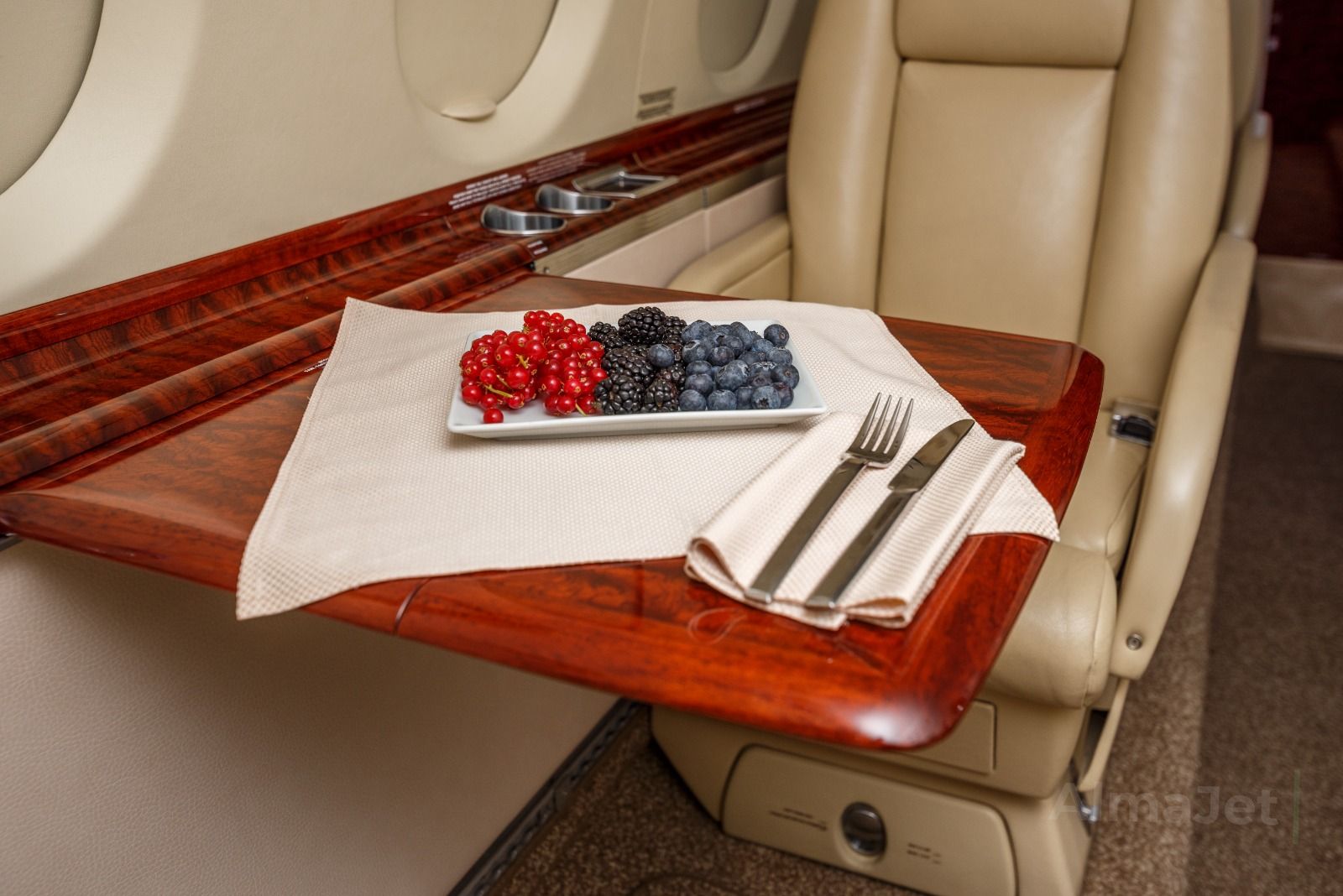 Hawker 750