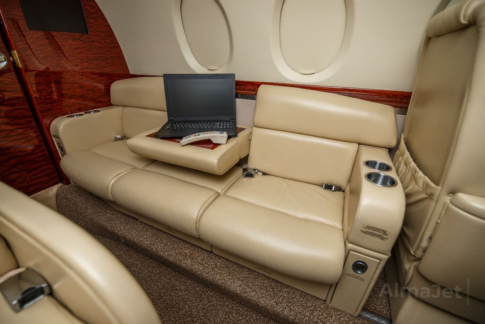 Hawker 750