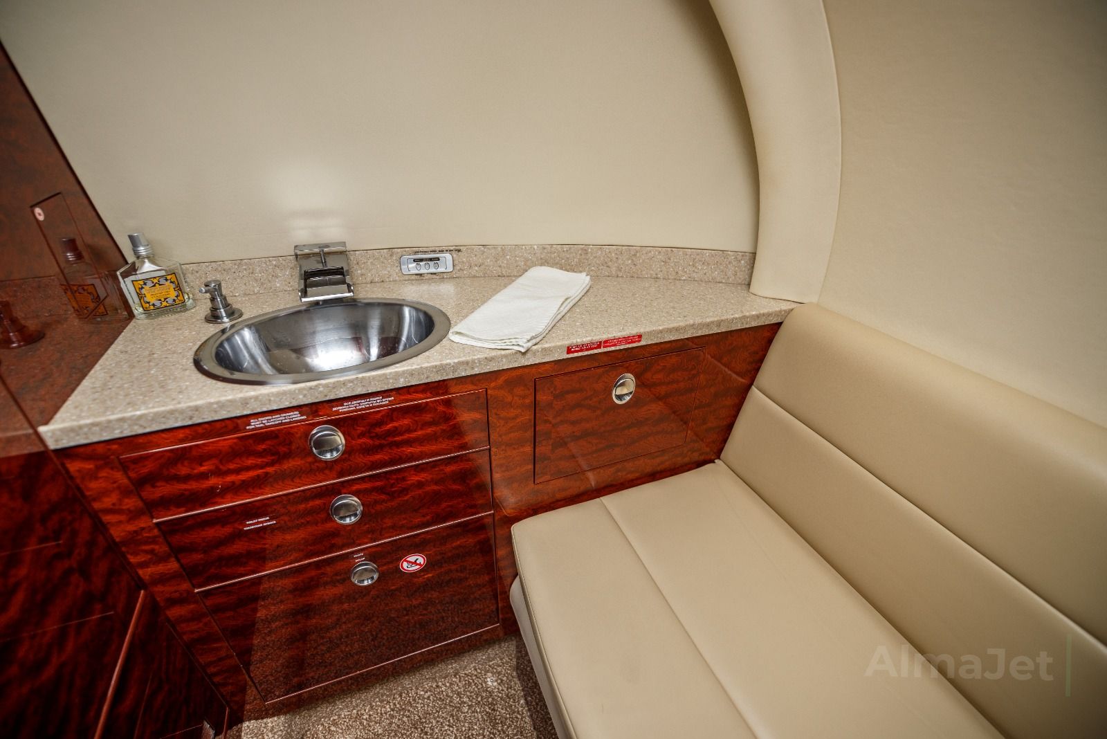 Hawker 750
