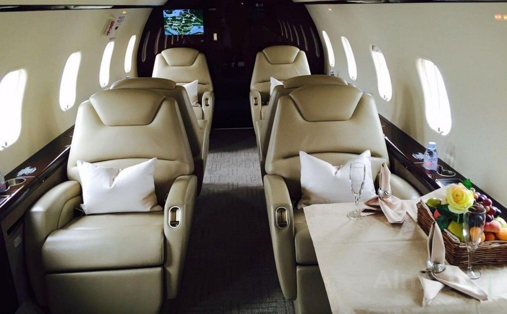 Challenger 300