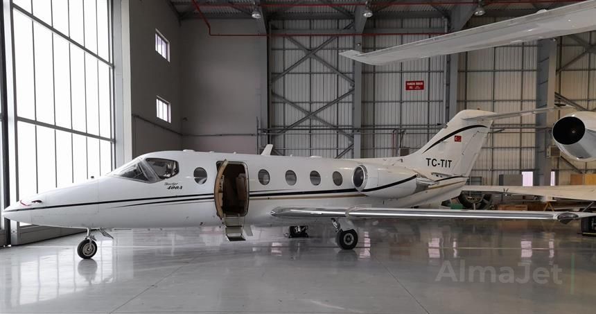 Hawker 400 A