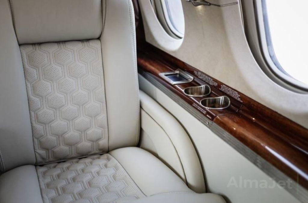 Hawker 800 XPi